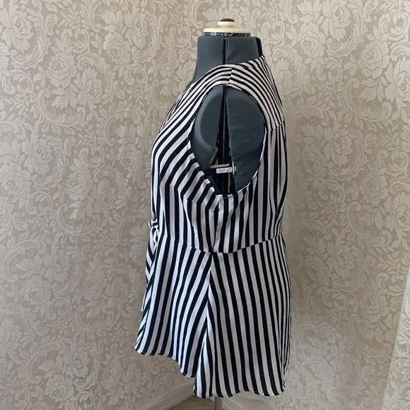 ❌SOLD❌TORRID PEPLUM GEORGETTE BUTTON-FRONT TIE-FRONT BLOUSE - Picture 6 of 9